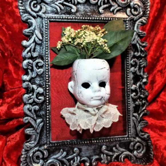 HandMade Frame with hand sculpted and painted clay doll's head. - Picture 2 of 8